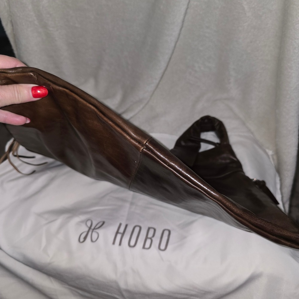 HOBO brand‎ leather envelope style shoulder bag in walnut - Picture 6 of 9